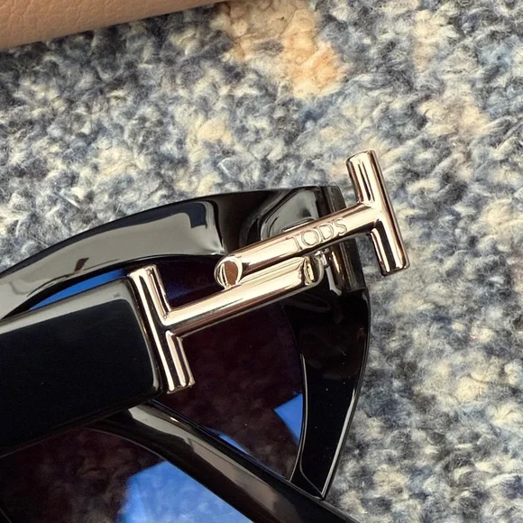 Tod's Black Sunglasses with Silver Accents - Picture 4 of 4